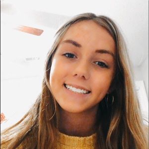 Meet your Posher, Abbie